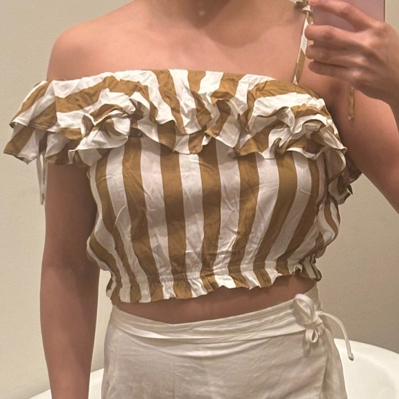 Asymmetrical Ruffled Blouse - Picture 5 of 6